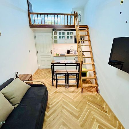 Cozy Design Homestay With Terrace Прага Экстерьер фото