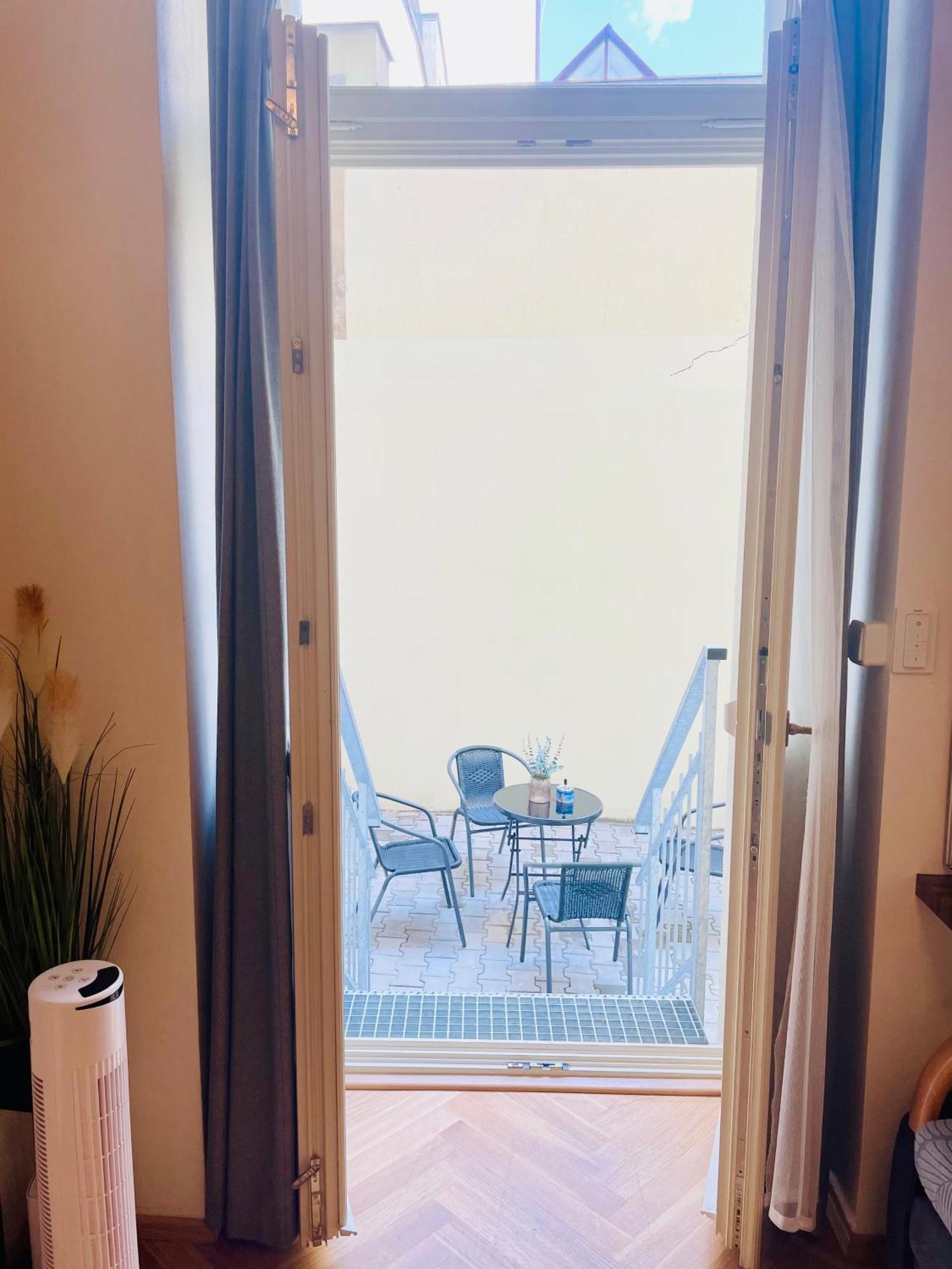 Cozy Design Homestay With Terrace Прага Экстерьер фото